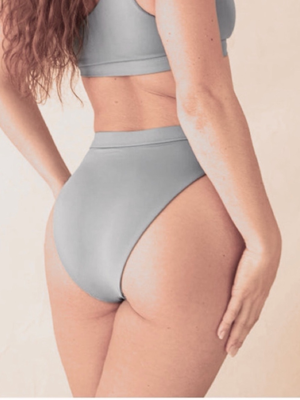 Dippin’ Daisy’s Ultra High Waist Bikini Bottom in Light Gray. Size M